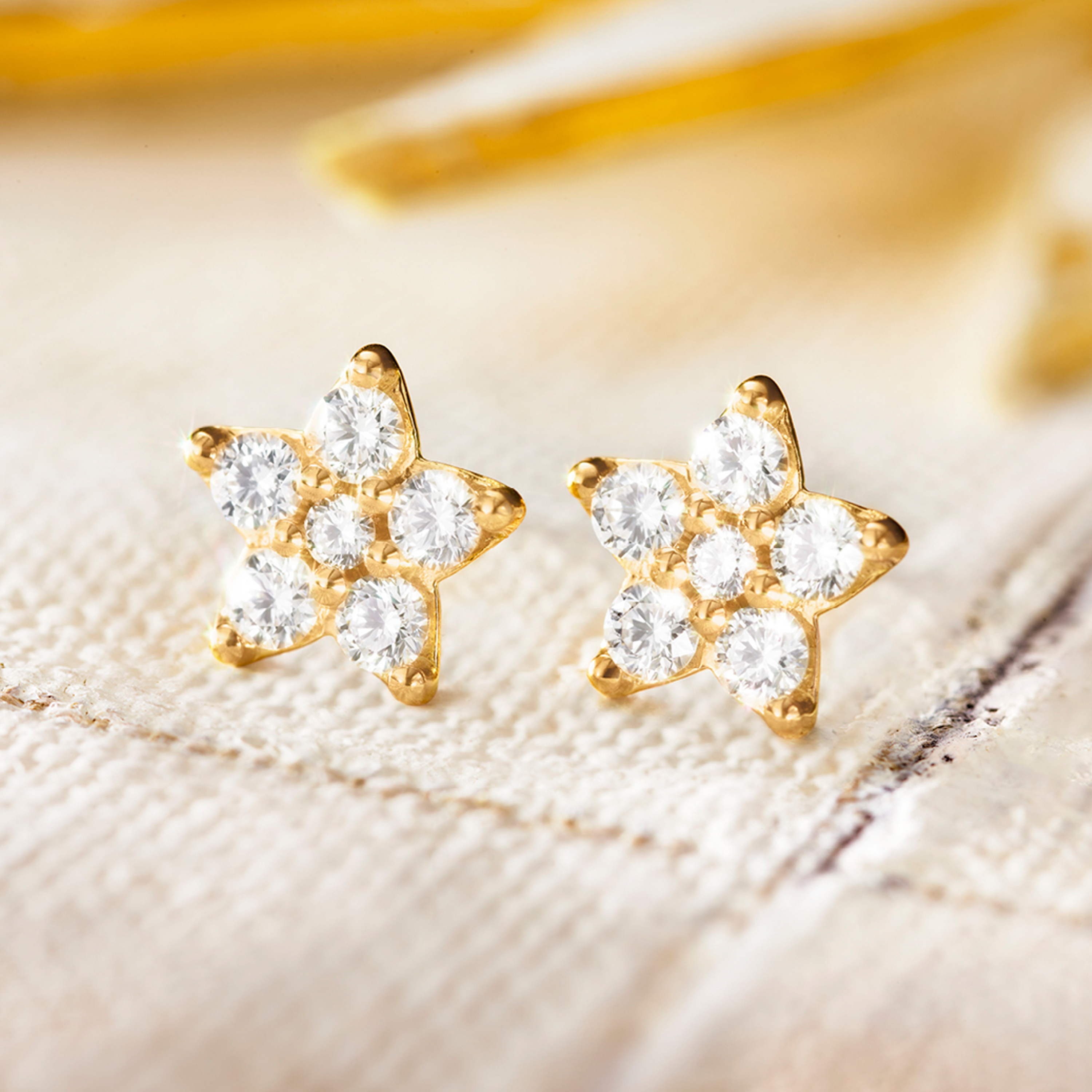 OLE LYNGGAARD COPENHAGEN - Ørepynt, Shooting Stars 0,98 ct giga